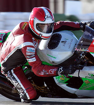 Álvaro Molina con su nueva Kawasaki (JESÚS BARCELÓ) Álvaro Molina con su nueva Kawasaki (JESÚS BARCELÓ)