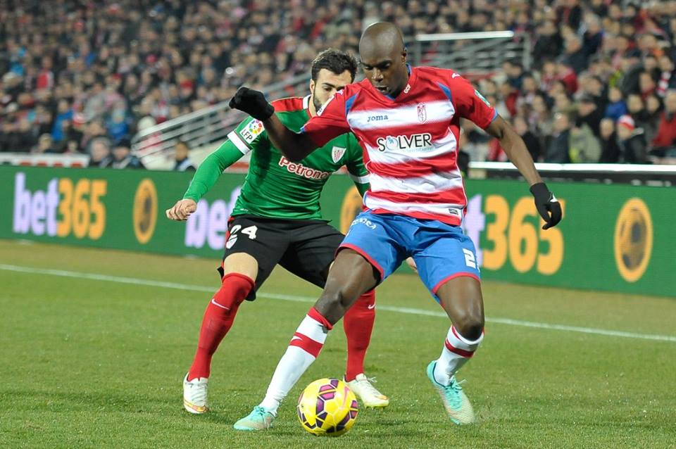 Nyom, en una acción del último partido ante el Athletic. (BALDOMERO)