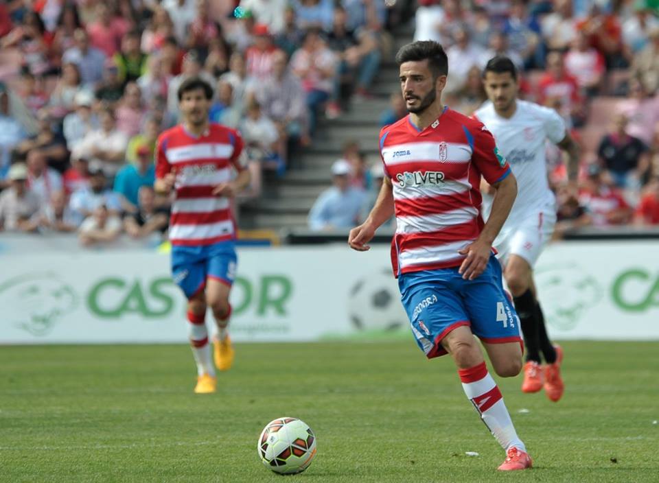 Fran Rico, durante el partido ante el Sevilla. (BALDOMERO)