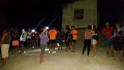 Los participantes disfrutaron de una caminata nocturna 