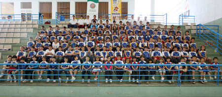 Los participantes en el I Campus Urbano del CB Granada en la foto de familia Los participantes en el I Campus Urbano del CB Granada en la foto de familia