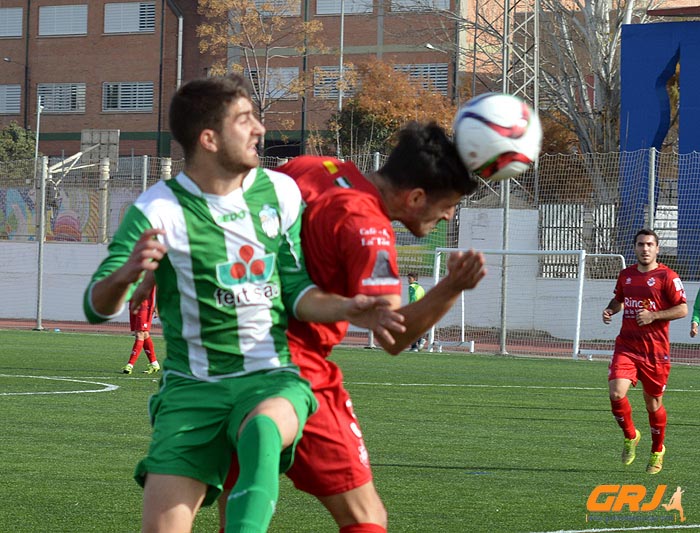 Marcos Toro en una acción ante el CD Rincón (GRJ)