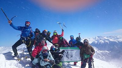 Los accitanos celebran la llegada a la cima 