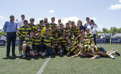 Los campeones celebran su triunfo 
