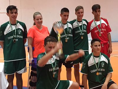 Los campeones celebran su triunfo 