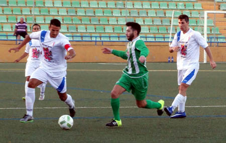 Una acción del encuentro de pretemporada jugado en Guadix 