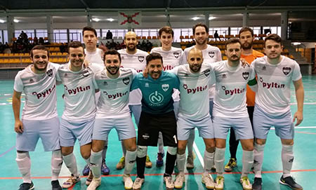 Foto del equipo en el Pabellón Pepe Montalbán de Bujalance (GRJ)