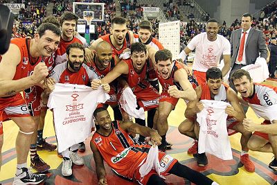 El equipo celebra su triunfo en Copa LEB Plata