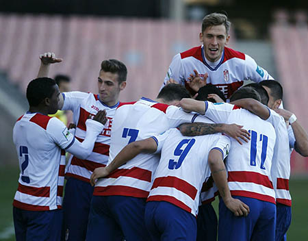 Los jugadores rojiblancos celebran uno de los goles (GCF)