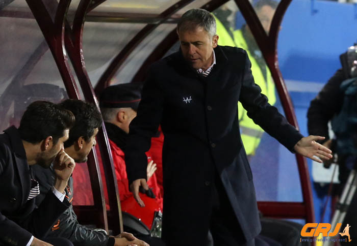 Alcaraz lamenta una acción con los componentes del banquillo (LOF)