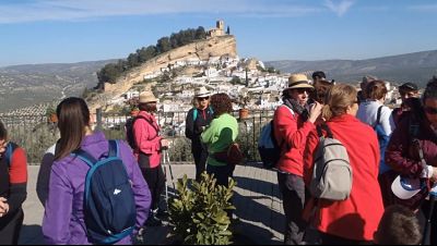 Senderistas disfrutando de las vistas 