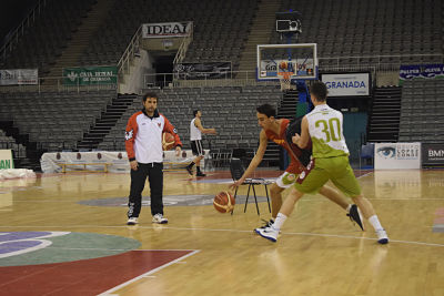 Gómez supervisa el trabajo de la cantera 