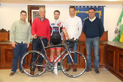 Presentación del trofeo 