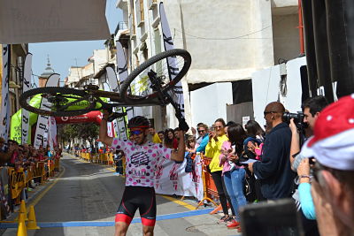 Poza celebra su triunfo 