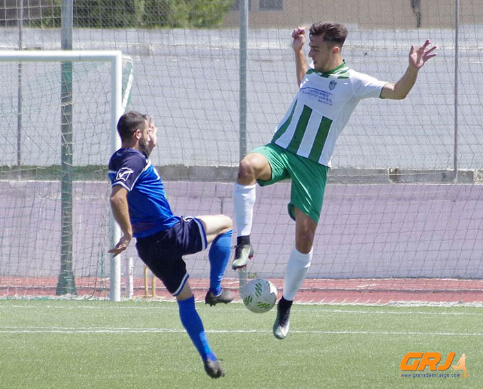 Una acción del último derbi de la temporada (VICENTE CARVAJAL)