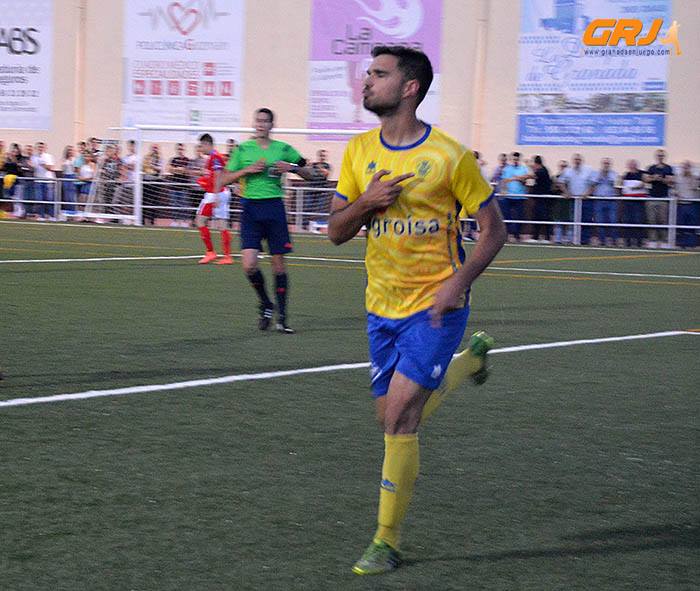 Manu Daza tras marcar el tanto ante la SD Tarazona (LÁZARO)