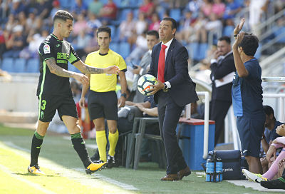 Oltra durante el encuentro en Tenerife (JUAN CRUZ)