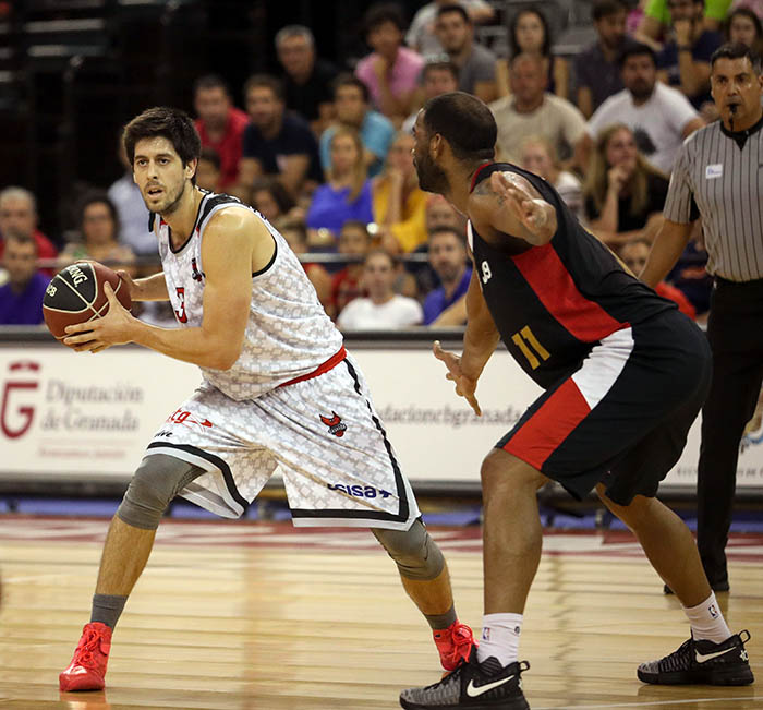 Los rojinegros acusaron la baja de Devin Wright (FERMÍN RODRÍGUEZ)