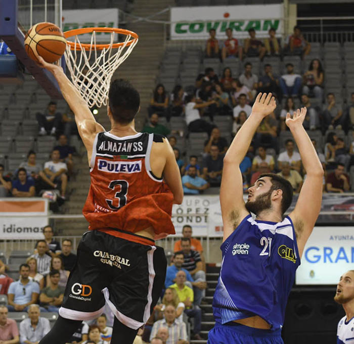 Los nazaríes empezaron fuerte la temporada en casa (PHOTOGRAPHERS SPORT)