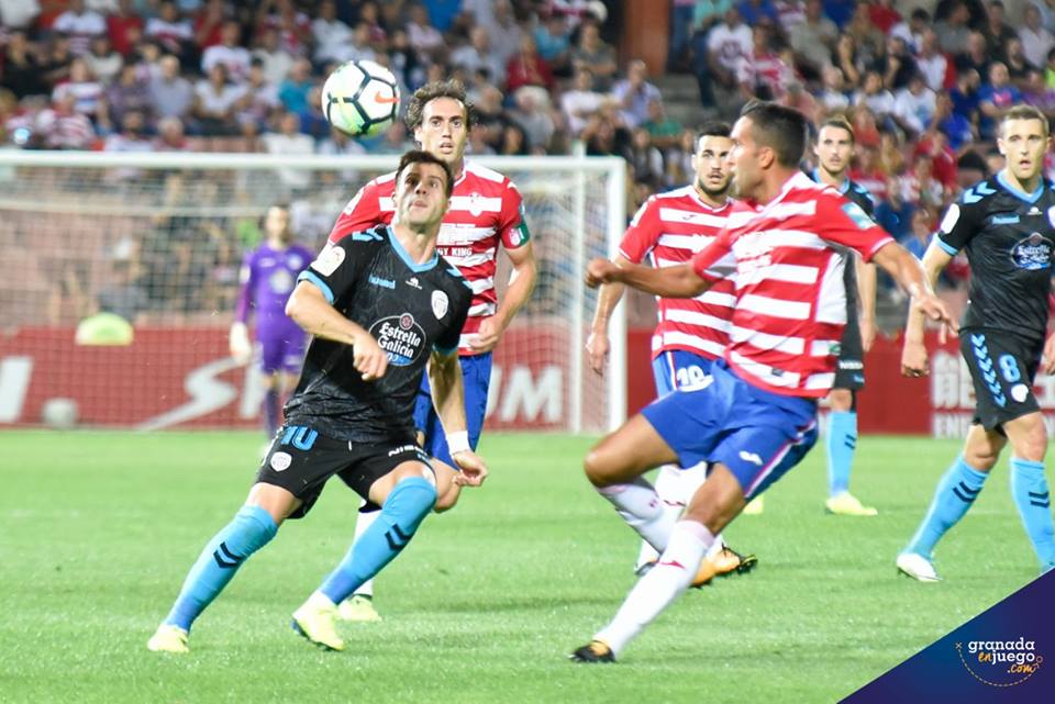 Una acción del último encuentro del Granada ante el Lugo. (BALDOMERO)