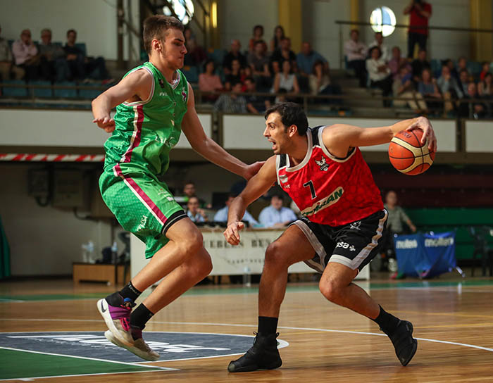 Carlos de Cobos realizó un gran partido en Plasencia (AGENCIA GARNATA)