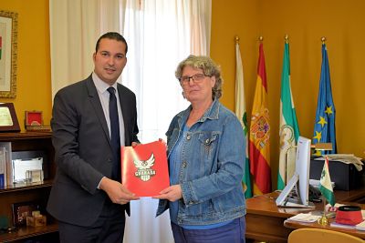 Firma del convenio entre ambas partes 