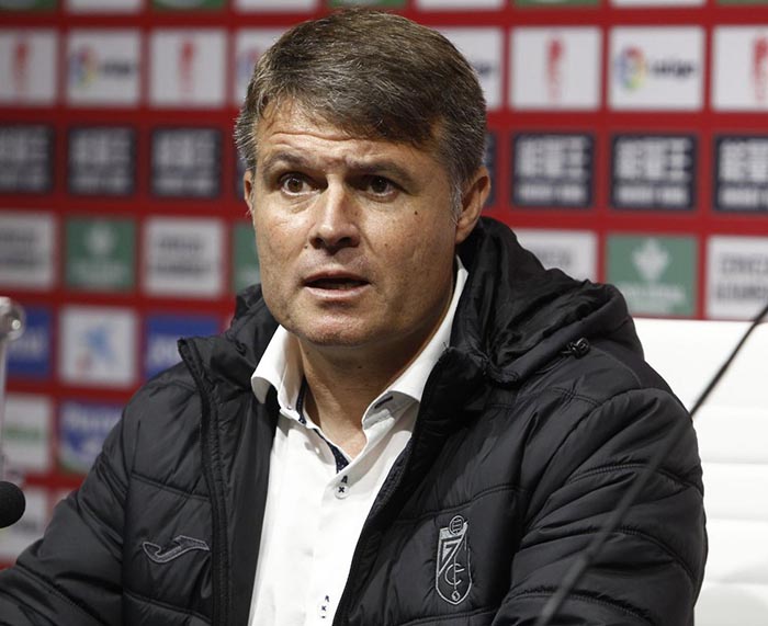 Pedro Morilla en un momento de la rueda de prensa (GRANADA CF)