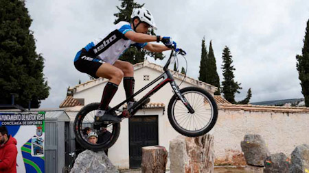 El Campeonato de Andalucia de Trial Bici se ha iniciado en Huetor Vega