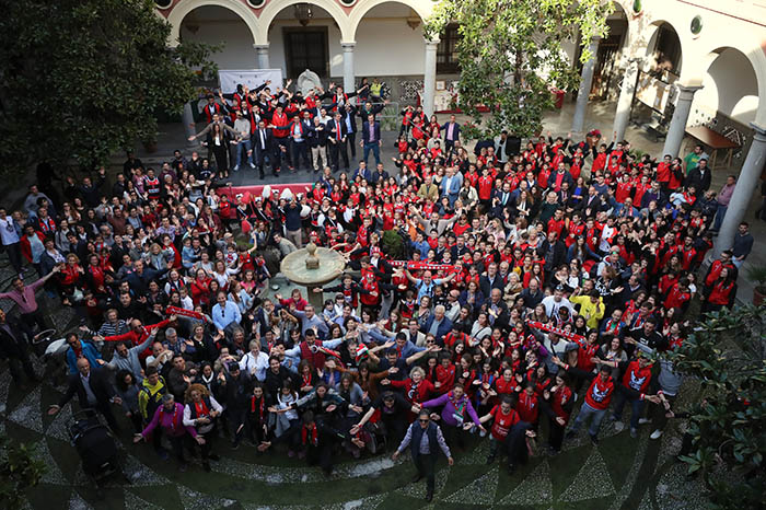 Ambiente en la recepción del Ayuntamiento de Granada a los héroes del ascenso (FERMÍN RODRÍGUEZ)