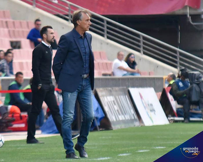 Miguel Ángel Portugal en un momento del encuentro (JOSÉ M. BALDOMERO)