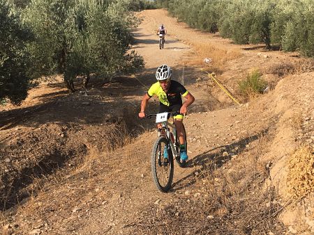 Un participante en la prueba de Bicicleta durante la edición del año pasado