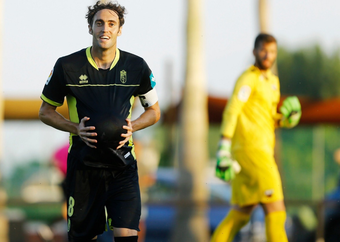 Baena anotó el segundo gol de penalti (Foto: Granada CF)