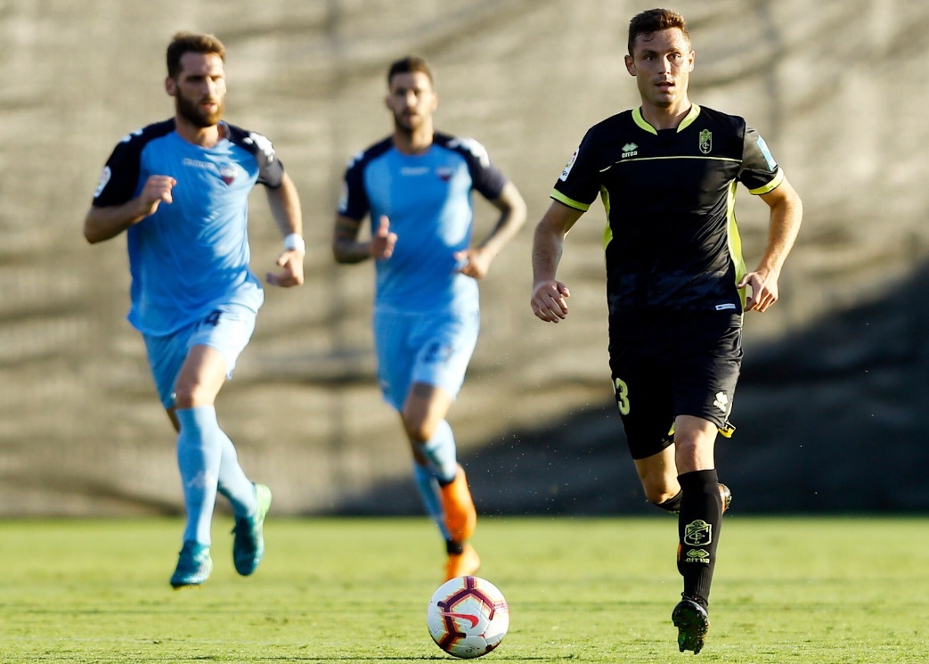 Alberto Martín en un encuentro de la presente pretemporada (GRANADA CF)