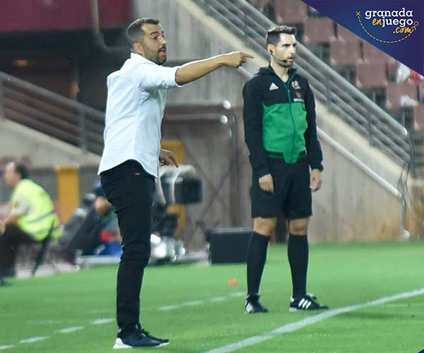 Diego Martínez en el transcurso del partido ante Osasuna (J. M. BALDOMERO)