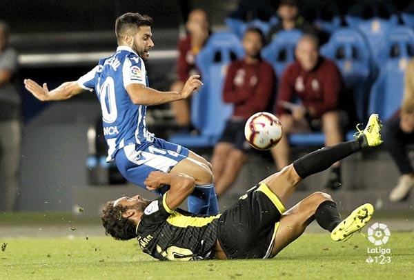 Germán, en una acción defensiva en el partido ante el Dépor (LA LIGA)