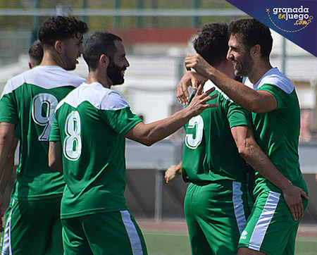 El Atarfe celebra el gol de Sergio Bustos (J. PALMA)