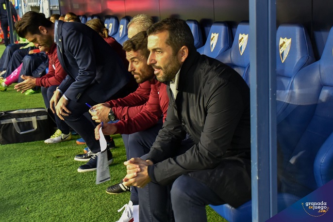 Diego Martínez en el banquillo de La Rosaleda esta tarde (GRJ)