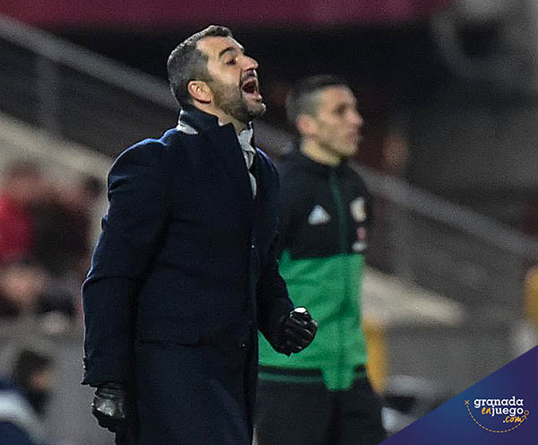 Diego Martínez en un momento del encuentro ante el Albacete (J. M. BALDOMERO)