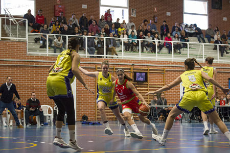Laura Arrojo será duda para el partido en Valencia