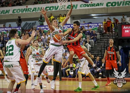 Carlos Corte ha sido el jugador mas destacado del Covirán Granada (@FUNDACIONCBG)
