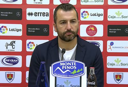 Diego Martínez compareció muy serio en rueda de prensa tras la derrota del Granada (GRANADA CF)
