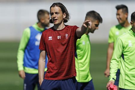 Tenorio marca el camino de la permanencia del Recreativo de Granada (@CANTERANAZARI) Tenorio marca el camino de la permanencia del Recreativo de Granada (@CANTERANAZARI)