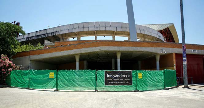 Las obras están en marcha en la esquina exterior del estadio (GRANADA CF) 