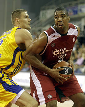 Richard Hendrix tendrá que hacerse fuerte en el rebote Richard Hendrix tendrá que hacerse fuerte en el rebote