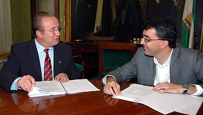 Juan Antonio Mérida junto a Javier Guillén durante la reunión (GRJ)