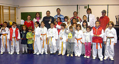 Componentes del equipo de taekwondo del Reina Isabel de Purullena (GRJ)