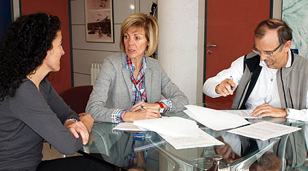 Responsables de Cetursa y Fadi durante la firma del citado acuerdo (GRJ) Responsables de Cetursa y Fadi durante la firma del citado acuerdo (GRJ)