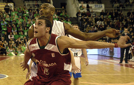 Pablo Aguilar reapareció tras superar la lesión de tobillo (PACO AYALA) Pablo Aguilar reapareció tras superar la lesión de tobillo (PACO AYALA)