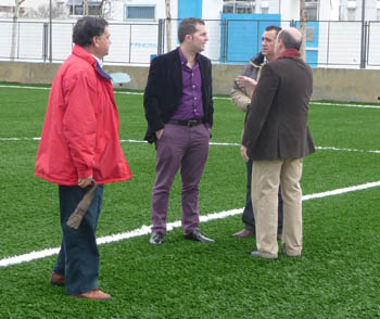 El alcalde de Maracena en una visita al nuevo campo de fútbol (GRJ) El alcalde de Maracena en una visita al nuevo campo de fútbol (GRJ)