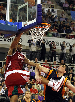 Hendrix en una acción ante Fuenlabrada (ACBMEDIA) Hendrix en una acción ante Fuenlabrada (ACBMEDIA)